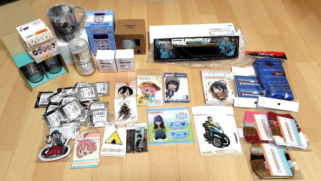 【ゆるキャン△】マグ／ポット　アクスタ　自動車ミラー　キーホルダー　缶バッジ等