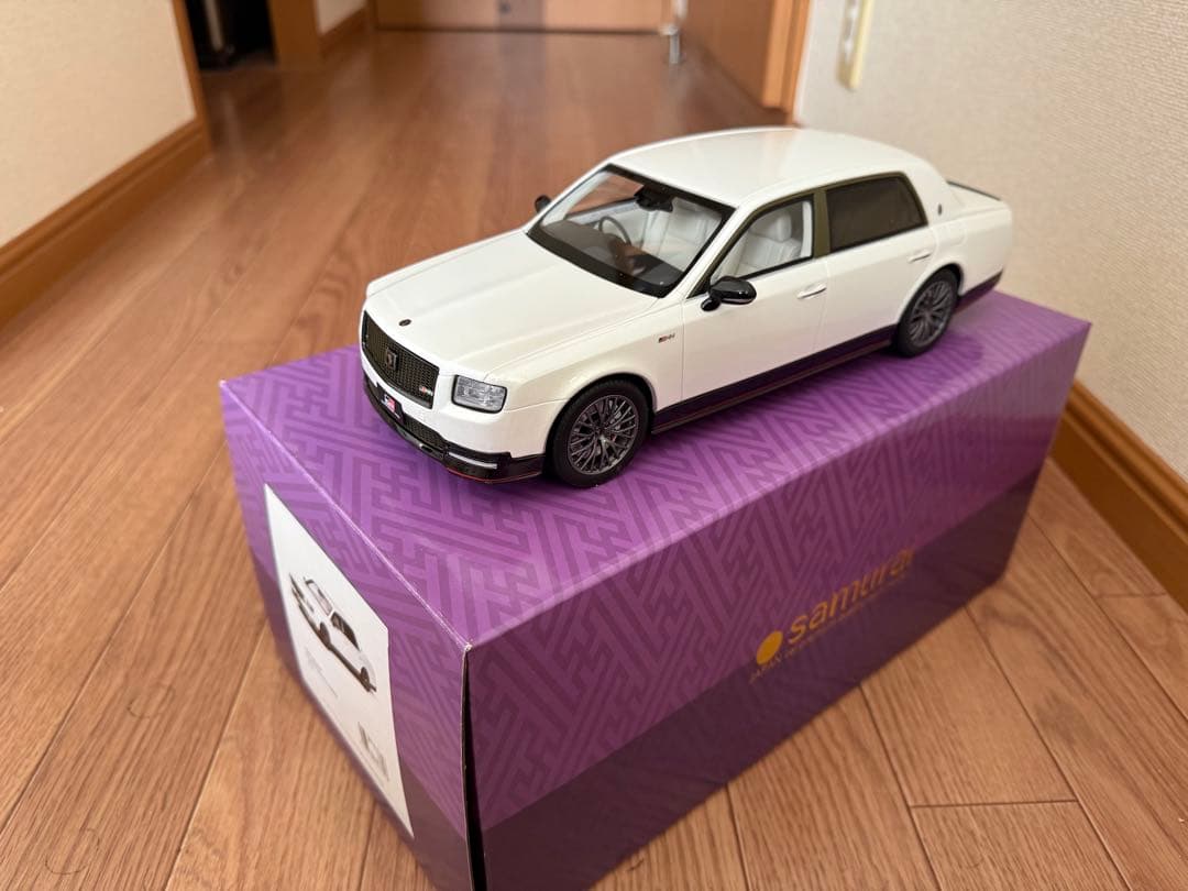 京商　トヨタ　センチュリーGRMN 1/18ミニカー