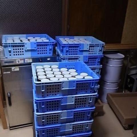 リピータ多数濃厚な味わいの国産百花蜜 　梅酒瓶入り　おまけ付　生産者価格で大放出