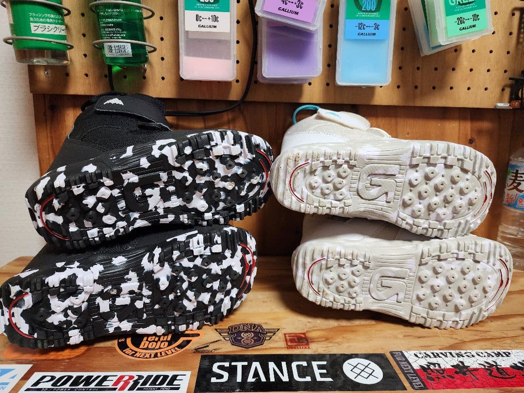 BURTON 子ども用スノーボードブーツ 黒と白　22-23モデル