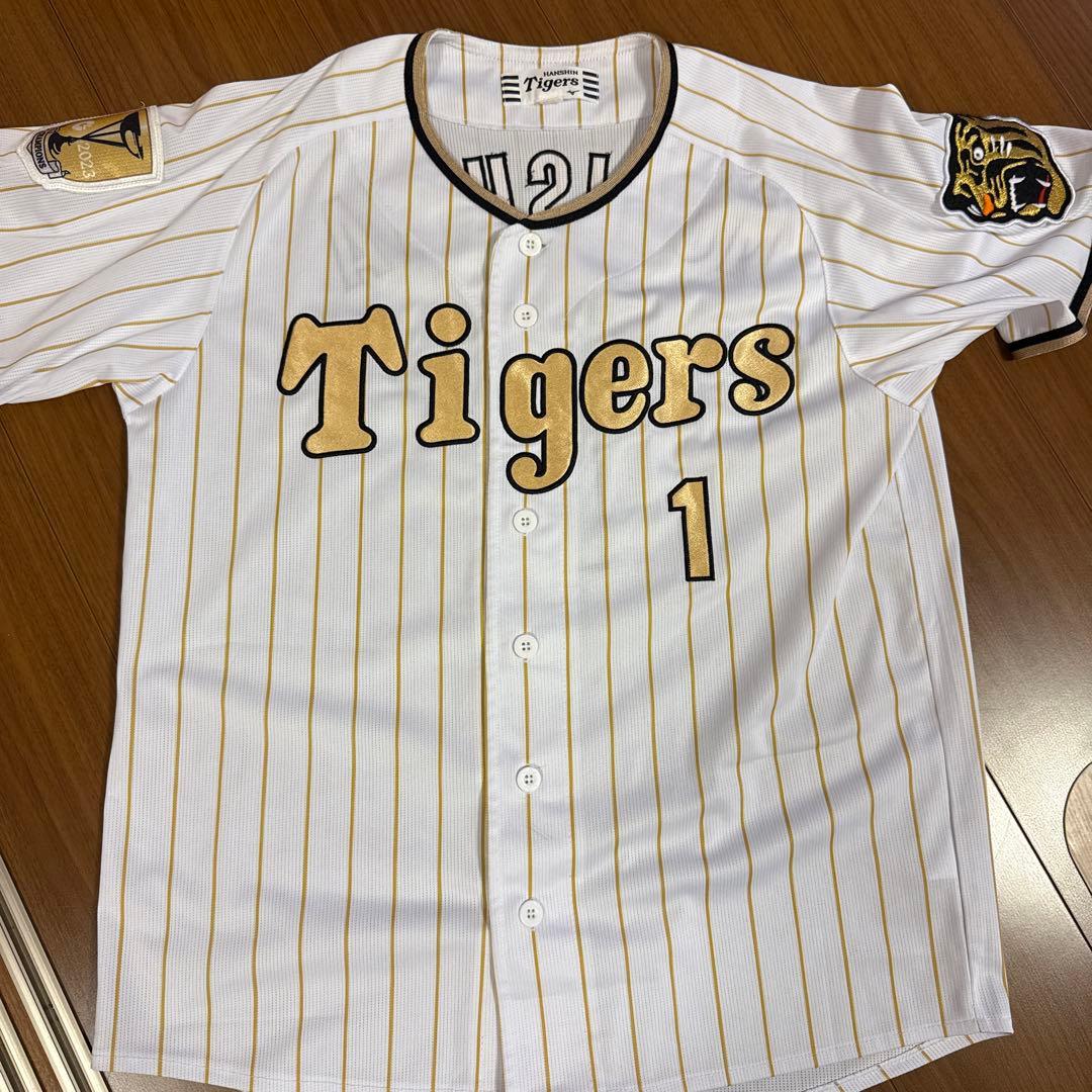 阪神タイガース チャンピオン記念 刺繍ユニフォーム Mサイズ　森下 #1