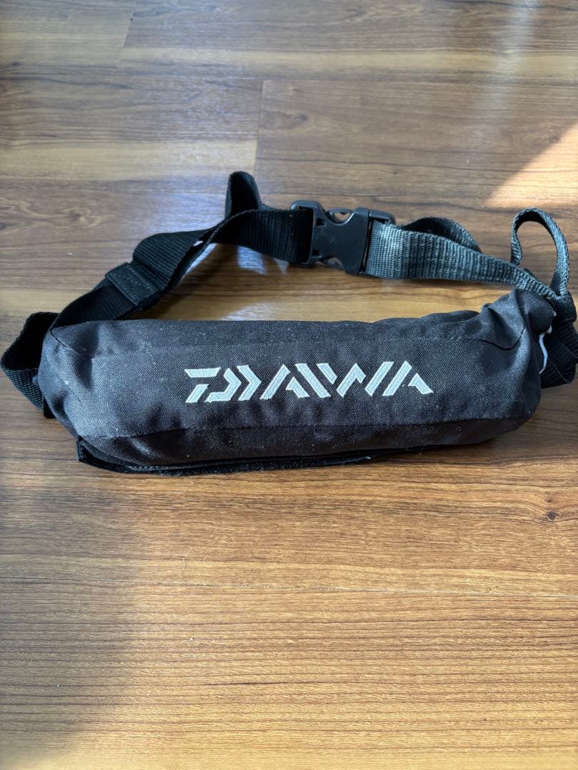DAIWA ダイワ 自動膨張式ライフジャケット 船釣り対応 中古 ボンベ期限切れ