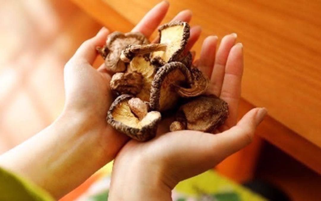 【産地直送】 乾燥椎茸　1kg 業務用　しいたけ　岩手県産　東北の味　オススメ