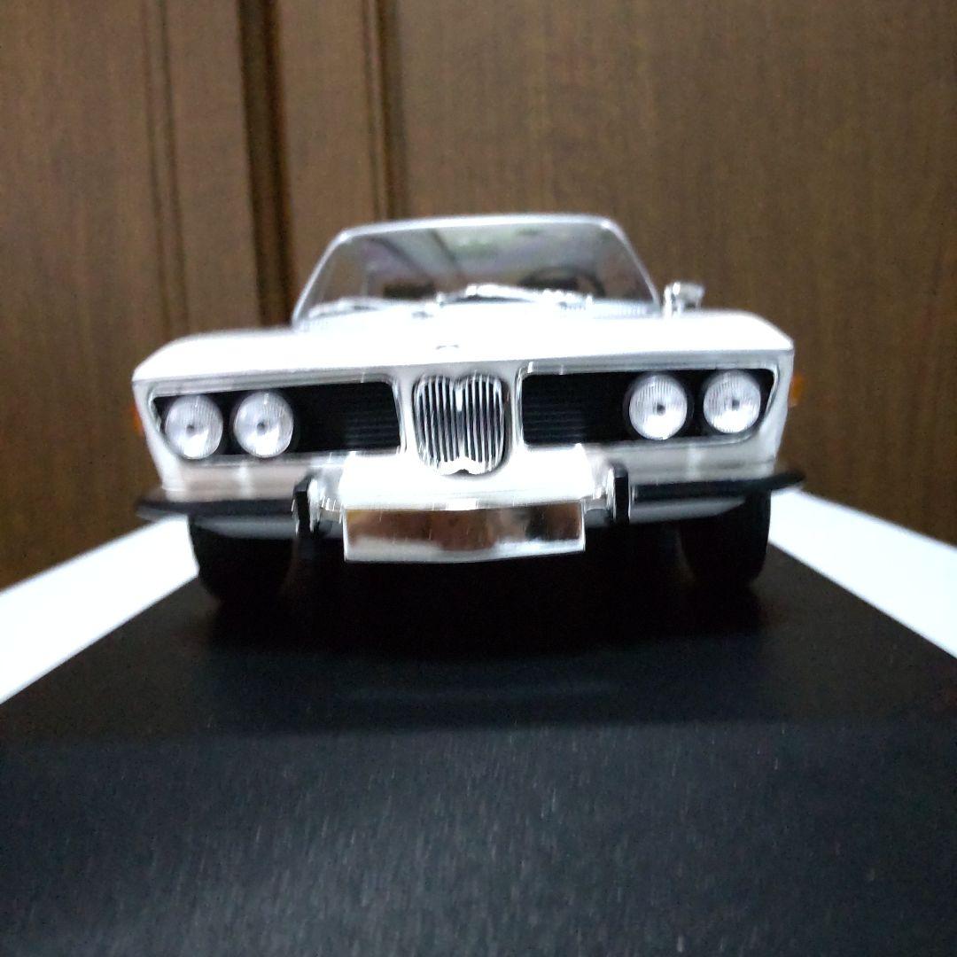  2800 CS 1968 ホワイト 1/18 ミニチャンプス