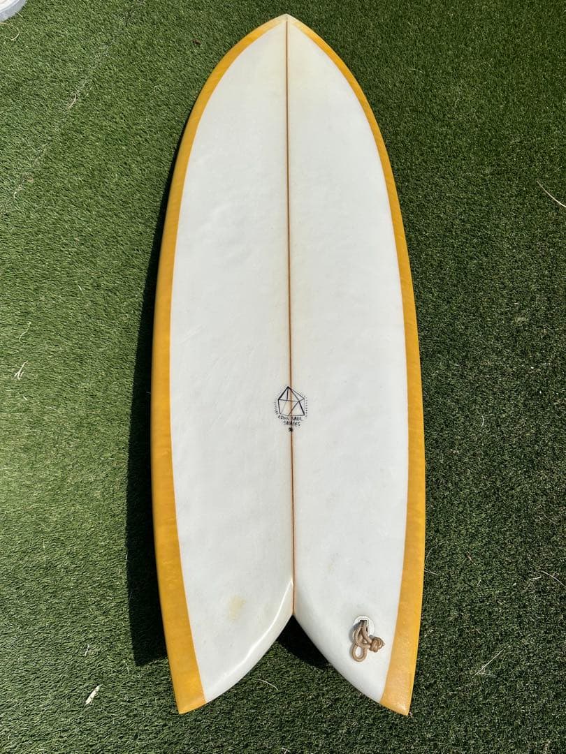 デッドクークス　フィッシュサーフボードRiches 5’2 キャプテンフィン付き