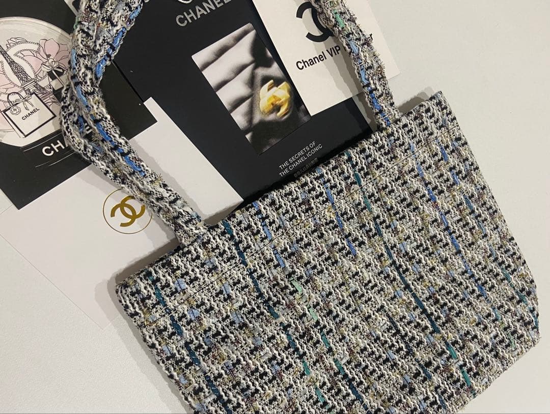 CHANEL シャネルノベルティ　トートバッグ　ハンドバッグ　ブルーラメニット