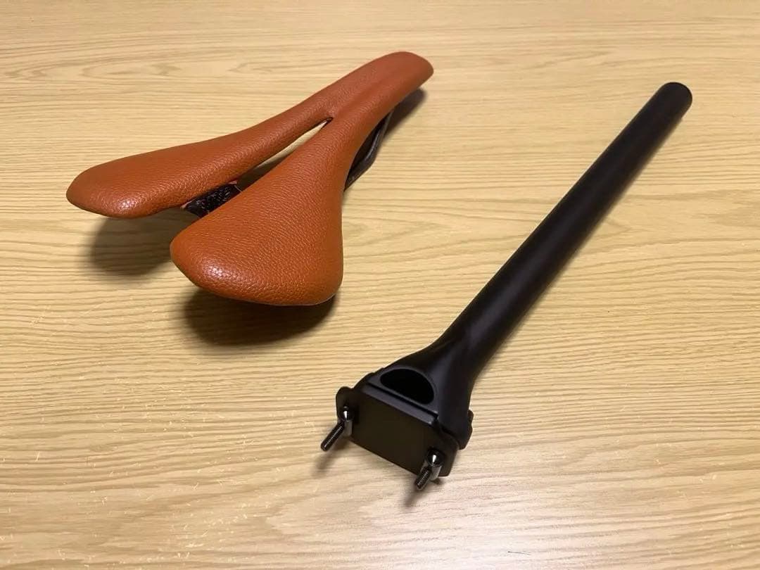 値下げ超軽量カーボンブラウンサドルとカーボンシートポストφ27.2セット