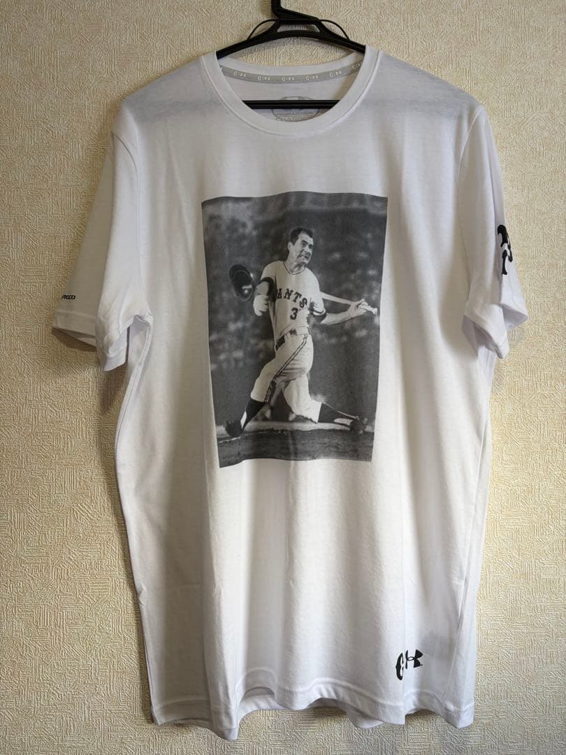 【非売品・直筆サイン】長嶋茂雄終身名誉監督 贈呈品 アンダーアーマー Tシャツ