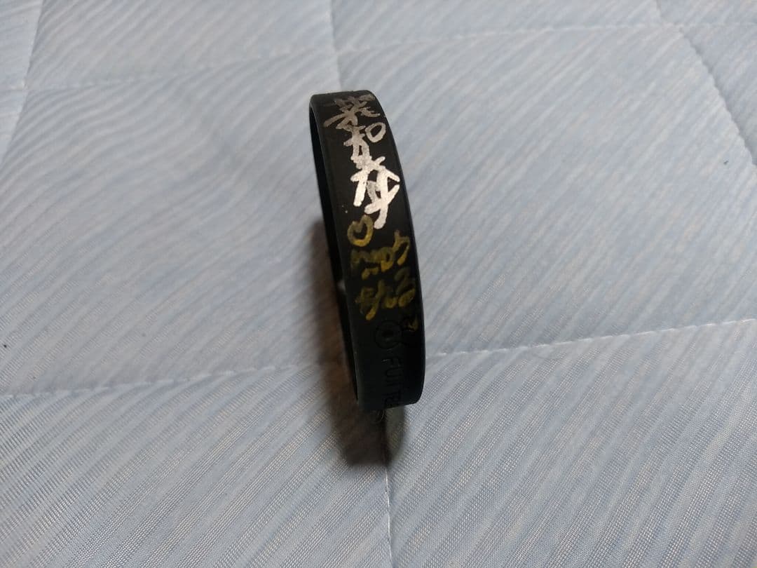 りゅうちぇる＆引退した比花知春(りゅうちぇる実姉)サイン入りリストバンド！