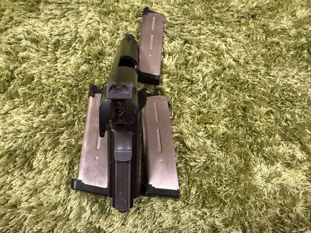 東京マルイ　MEUピストル　ガスガン　マガジン＋2本付