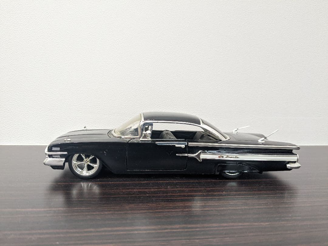 シボレーインパラ　1960 1/24 jadatoys