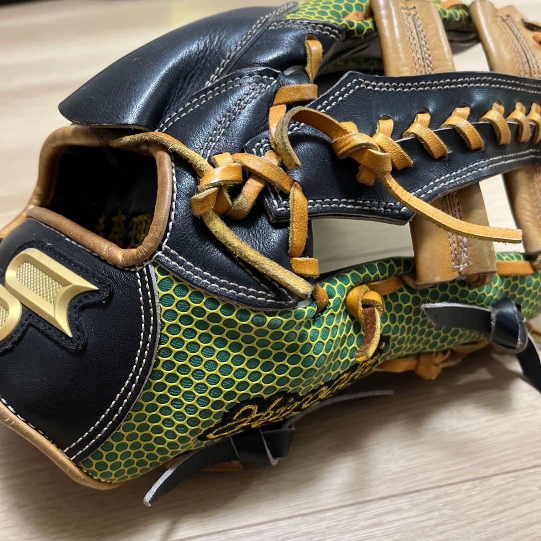 阪神タイガース　歳内　実使用　グローブ