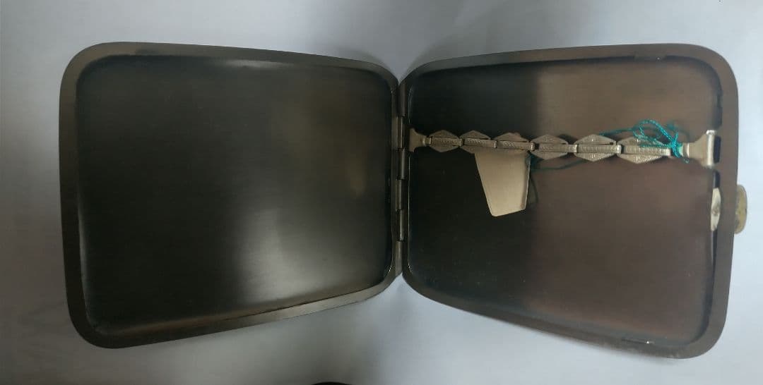 タバコ箱　成美彫刻在銘　銀製バンド