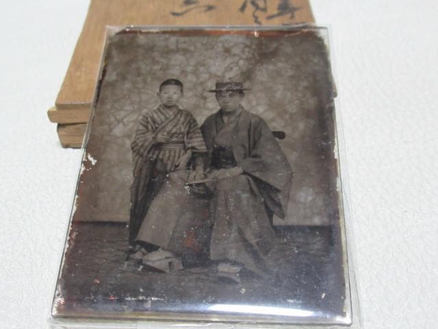 美品共箱付 明治16年◆ガラス板湿板写真『伊藤さんと中川さん』名古屋公園内写真館