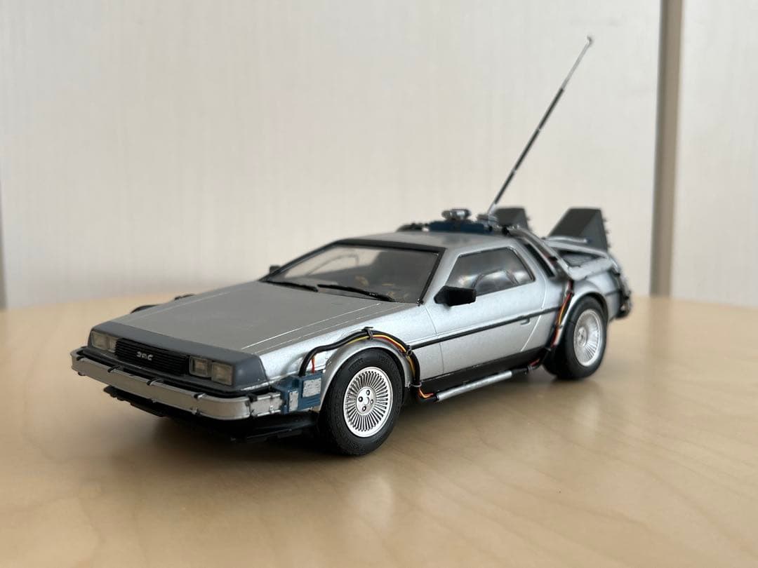 青島文化教材社 デロリアン 1/24 　完成品