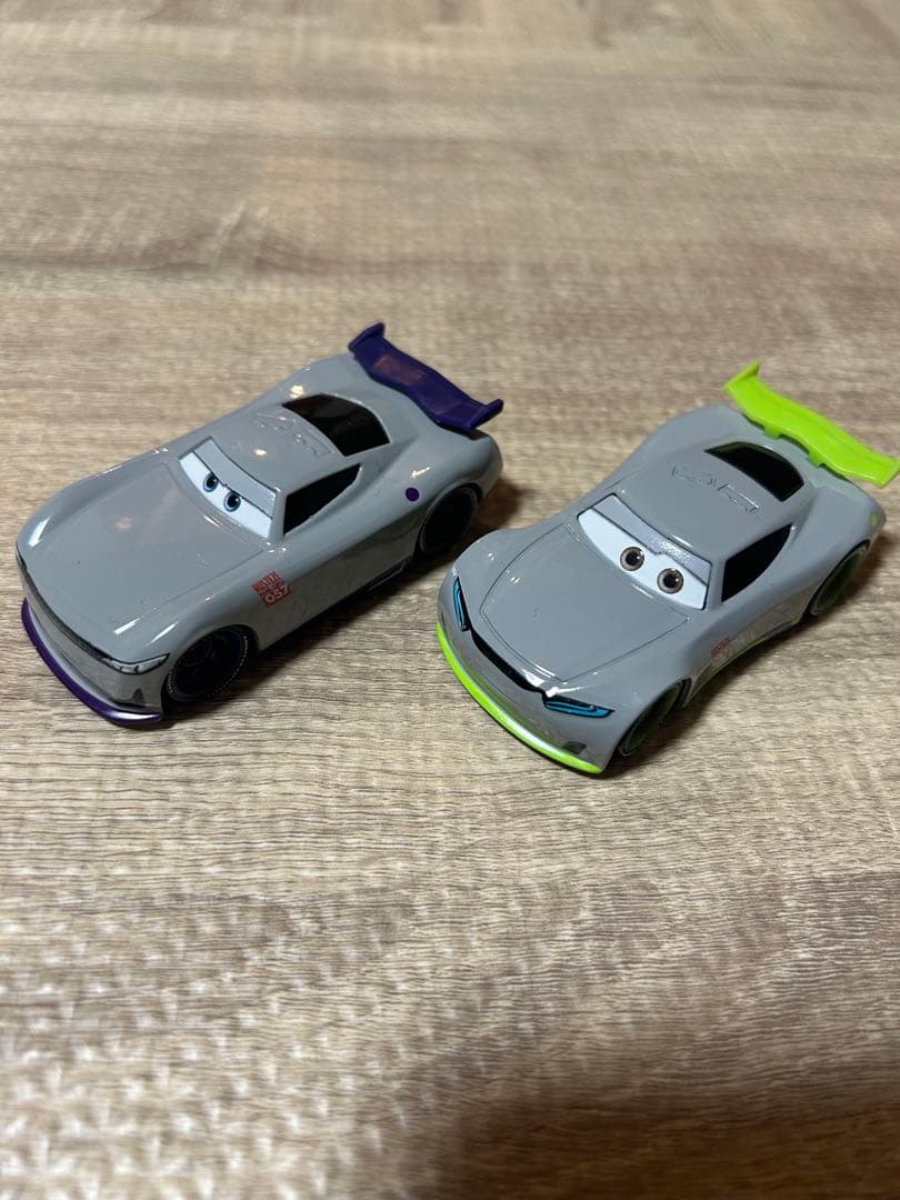 カーズ　マテル　訓練生　ロナルド＆ジュニー