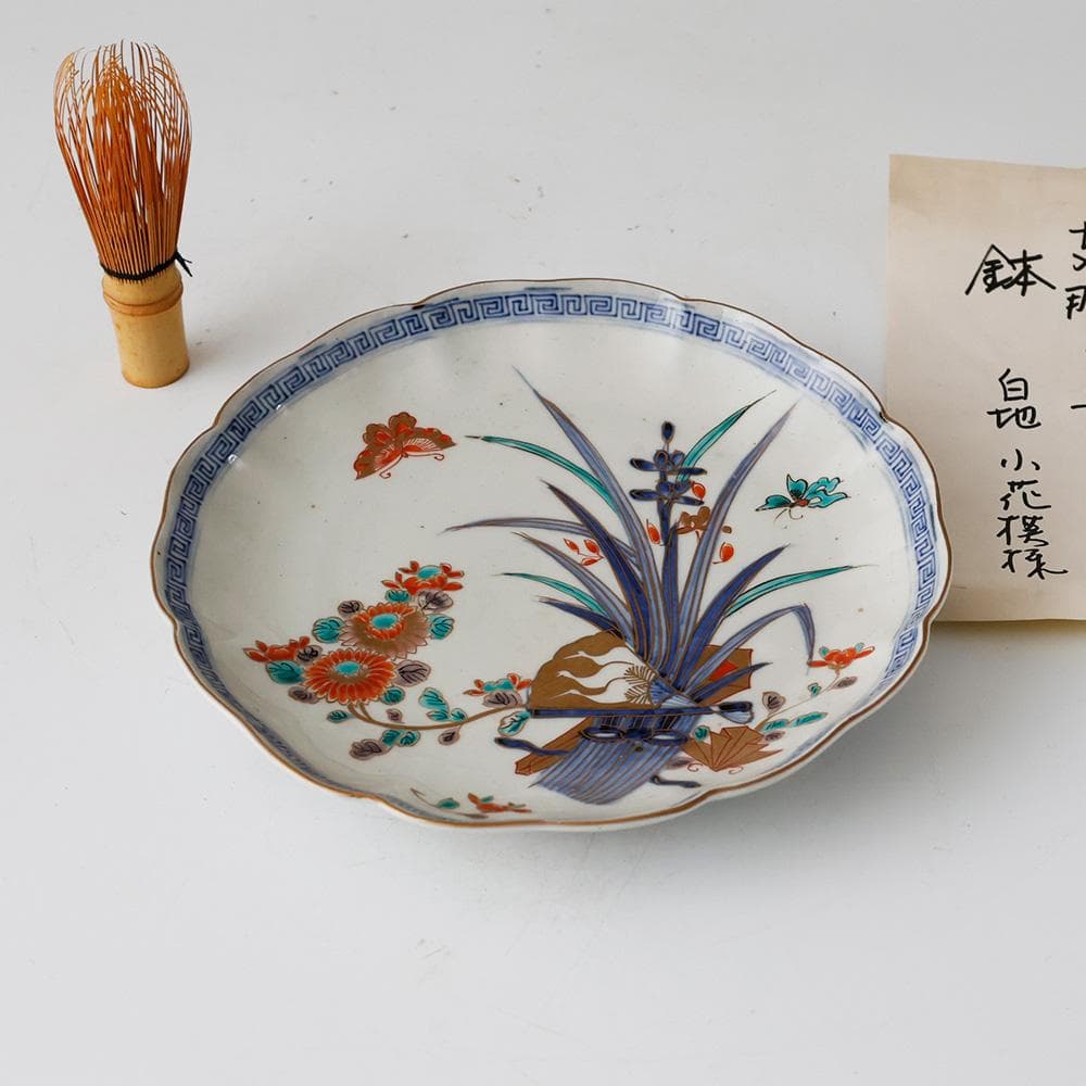 幕末明治 古伊万里 色絵 柿右衛門様式 染錦手花蝶図 輪花皿 柴束文飾皿 有田焼
