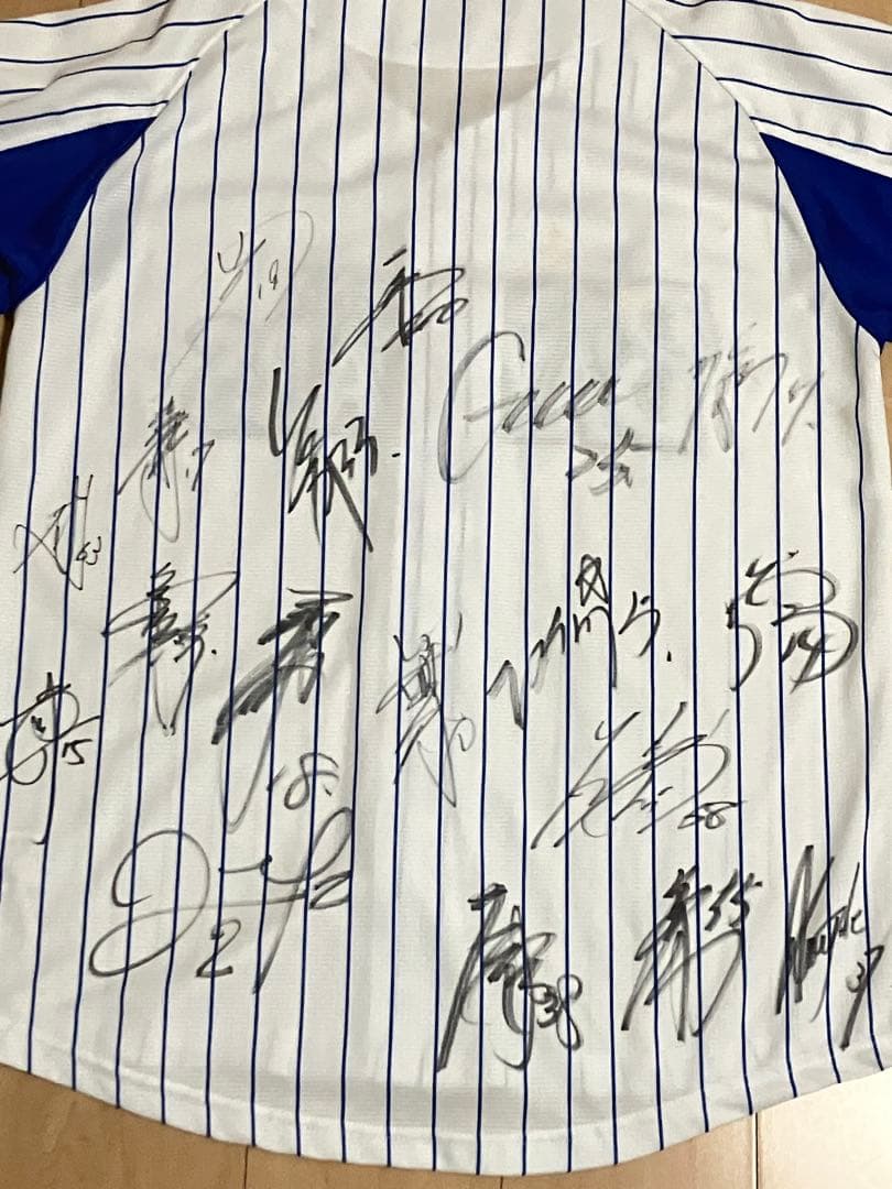 【18選手サイン入り】横浜DeNAベイスターズ レプリカユニフォーム　ワッペン型