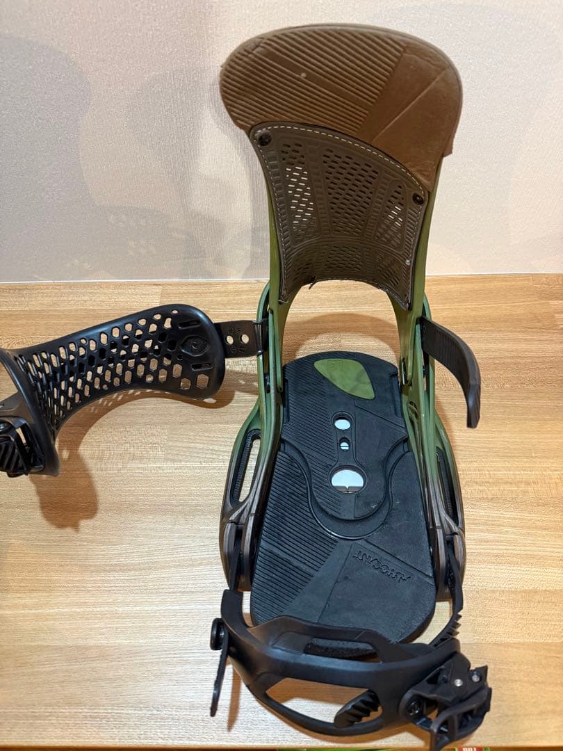 Burton マラビータ EST　メンズ バイン　　Mサイズ