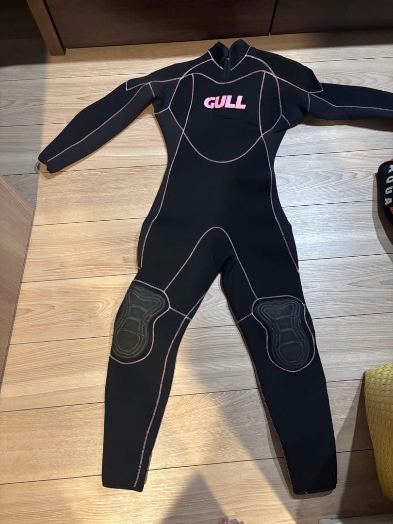 GULL フルスーツ ブラック ピンクロゴ　Mw