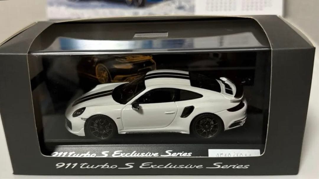 ポルシェ 911 ターボ S 限定品（1911台）スパーク ミニカー