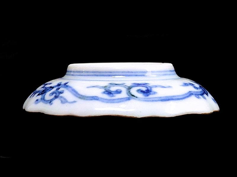 大聖寺伊万里　染錦　青海波に毘沙門亀甲紋　花の図　豆皿　E187AS-CIm