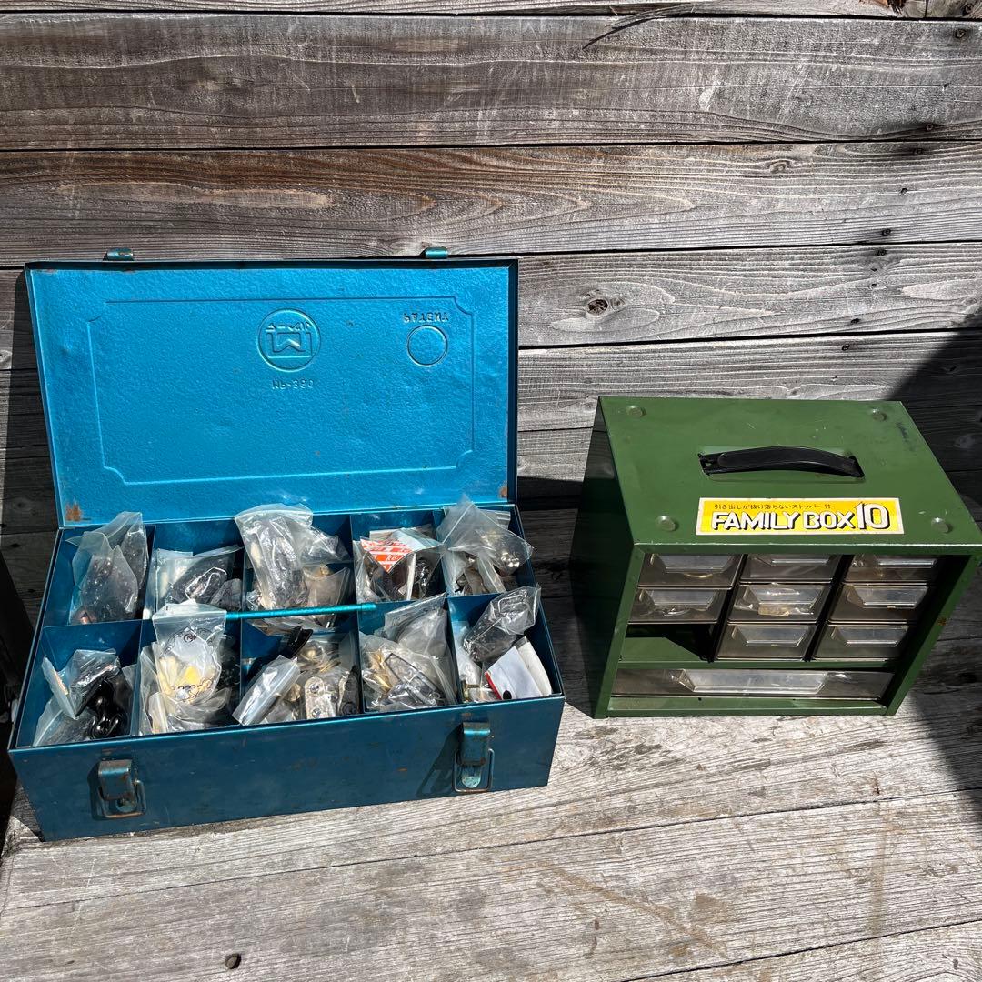 ヴィンテージ　色々部品　工具箱付き