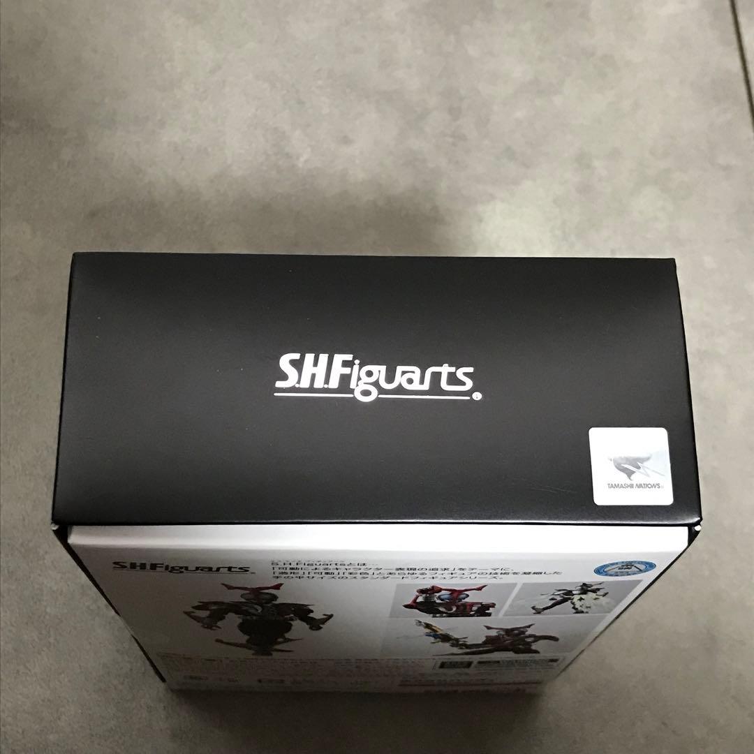 仮面ライダーカブト　ハイパーフォーム 真骨彫製法　フィギュアーツ
