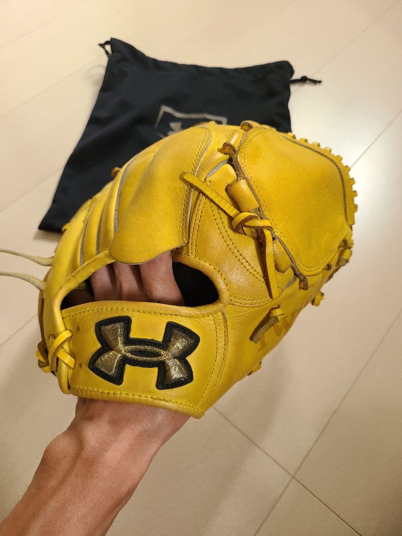 Under Armour TWLT 野球グローブ イエロー