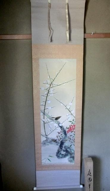 掛軸■鶯 【晁木】梅 南天 庭園 桐共箱 絹本 肉筆 時代物 骨董品■(39)
