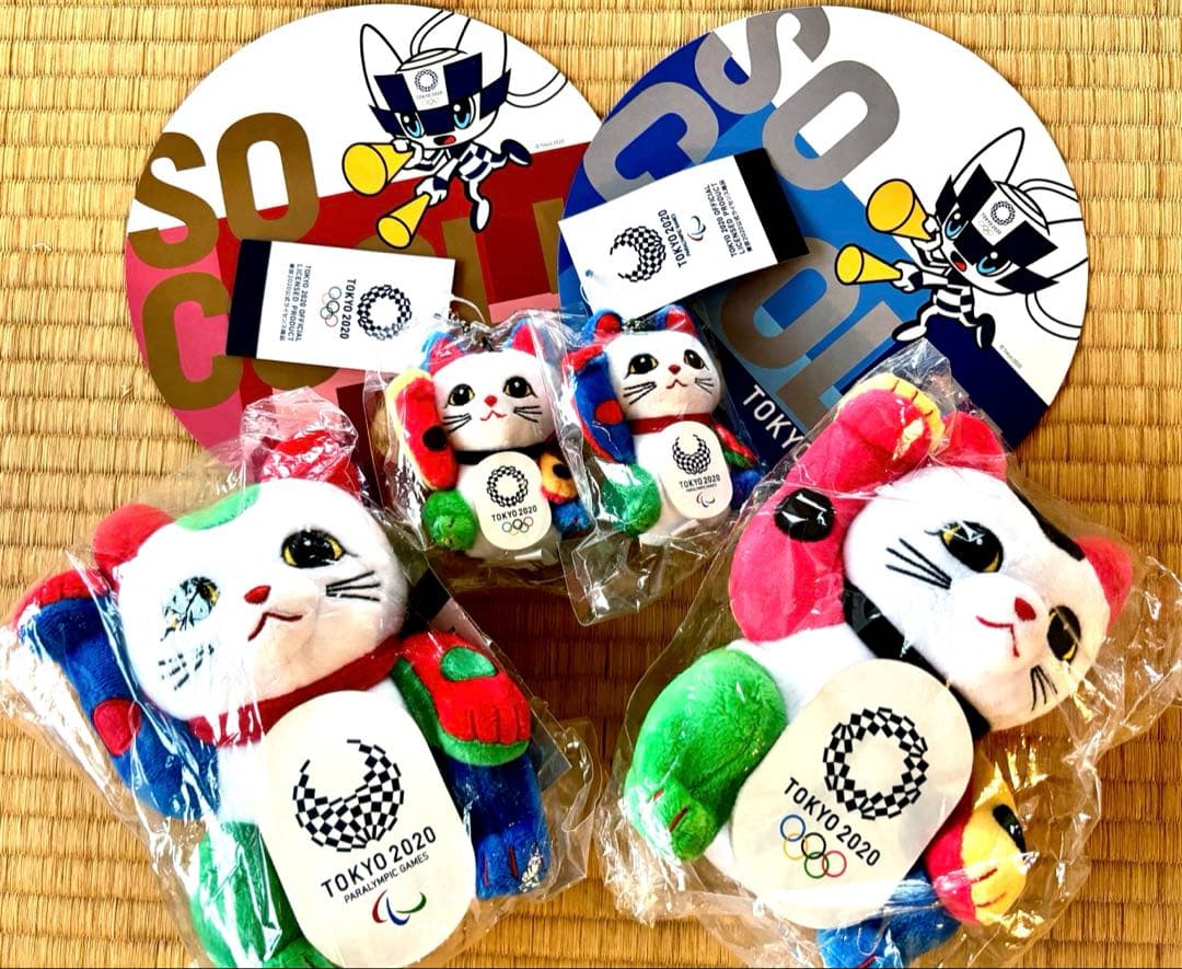 新品❣️ 招き猫 Tokyoオリンピック 公式グッズ　大小4匹セット＋おまけ団扇