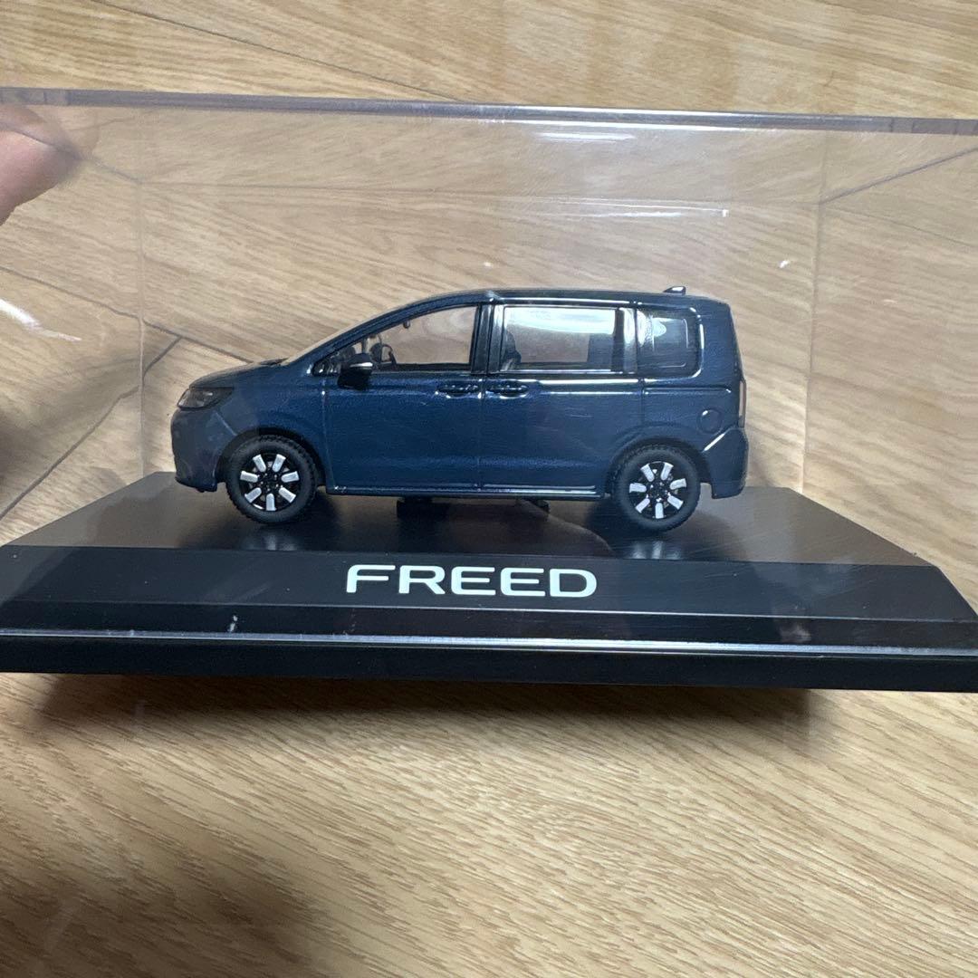 新型フリード　1/43 カラーサンプル