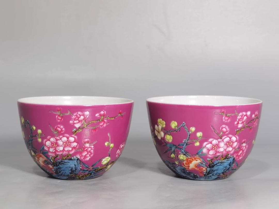 珐琅彩 胭脂紅地 梅花文 盃 一対｜陶磁器｜精巧作り