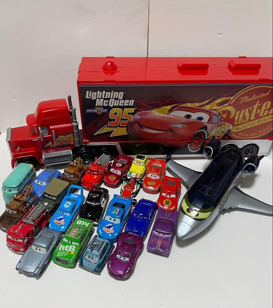 ディズニー カーズ トミカ たくさんのせよう!大きなマックトレーラー&シドレー