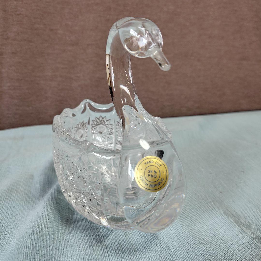 ボヘミアンクリスタル白鳥夫婦と同ガラス製子白鳥3羽家族
