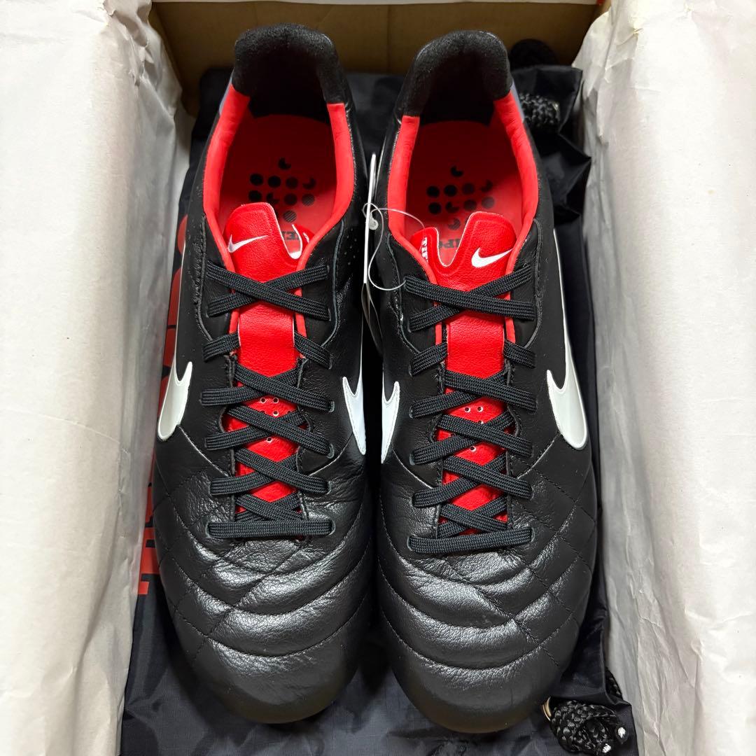 8 サッカースパイク ナイキ ティエンポ レジェンド Ⅳ FG