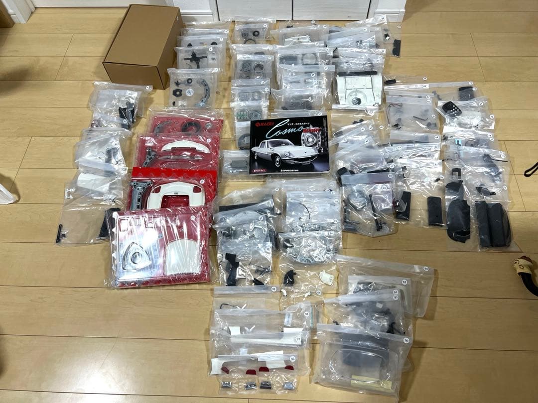 【フルセット・未組み立て】デアゴスティーニ 1/8 マツダ・コスモスポーツ