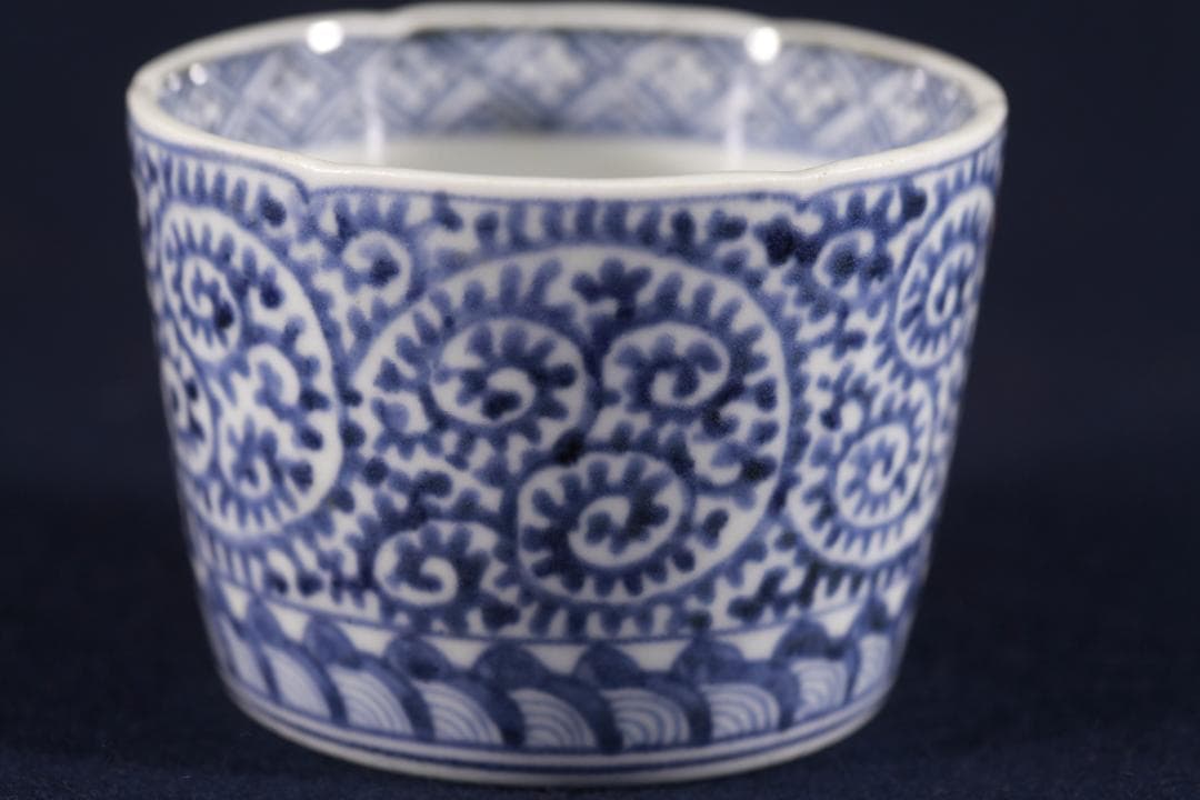 415　古伊万里大振染付浪速高台見込松竹梅蛸唐草図蕎麦猪口　江戸中期