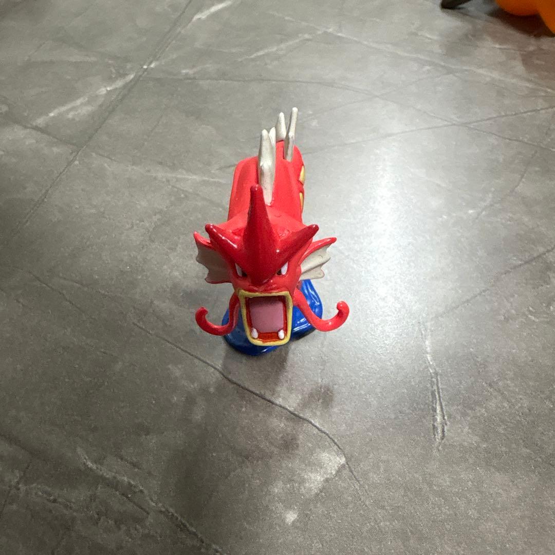 赤いギャラドス　フィギュア　モンコレ　非売品　ポケモンセンター
