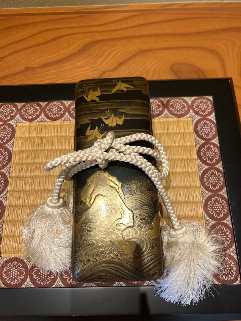 金蒔絵　美術品　金色の岩千鳥と波模様