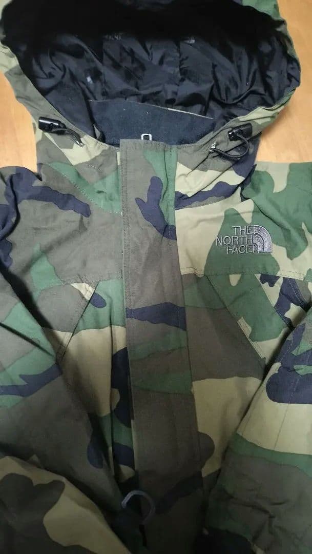 ス*ー様 THE NORTH FACE 迷彩スキーウェア 110センチ（NYJ1