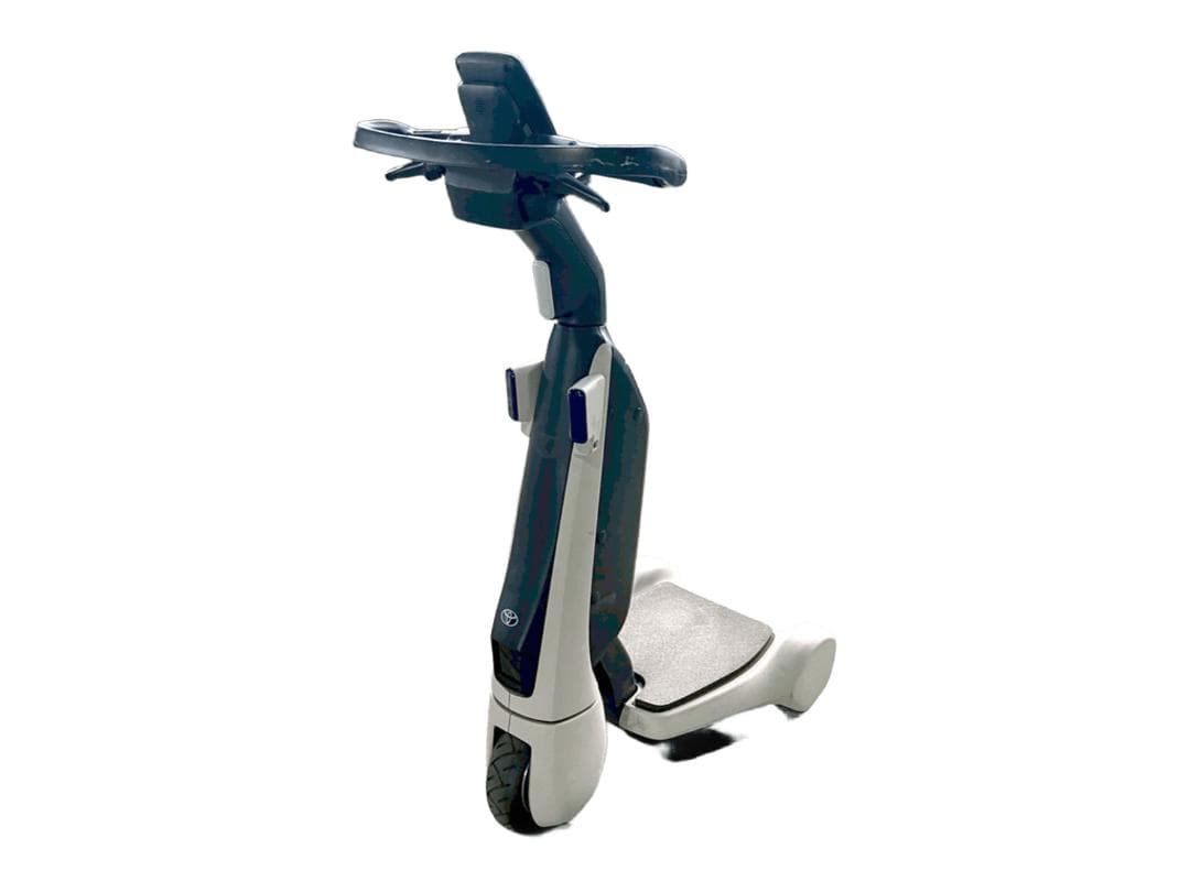 TOYOTA C+walk T シー ウォーク 3輪 BEV 運転免許不要 ①