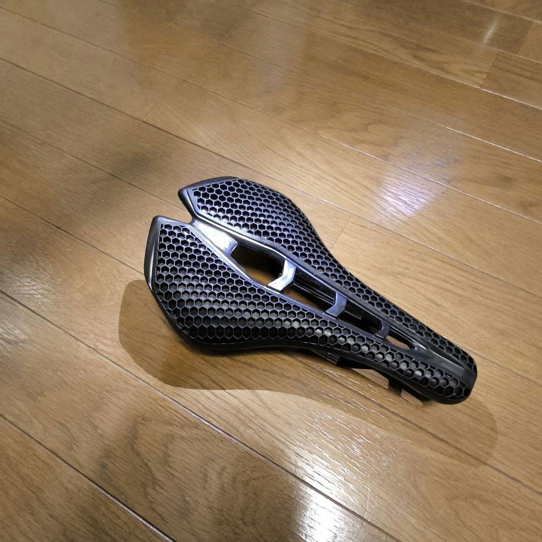 【値下げ️⭕️】ハニカム構造 自転車用サドル