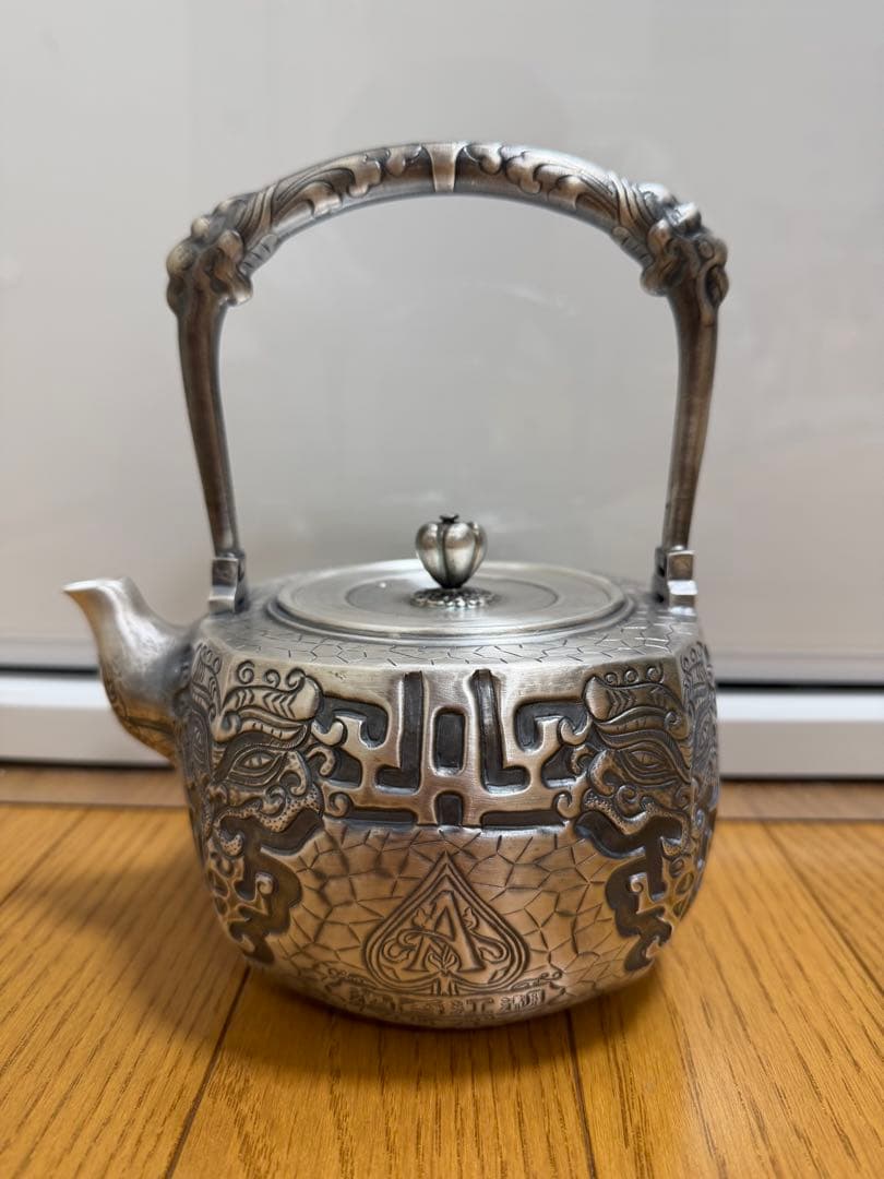 純銀製　四面饕餮文様彫刻　銀瓶　湯沸　煎茶道具　古美術　約622g