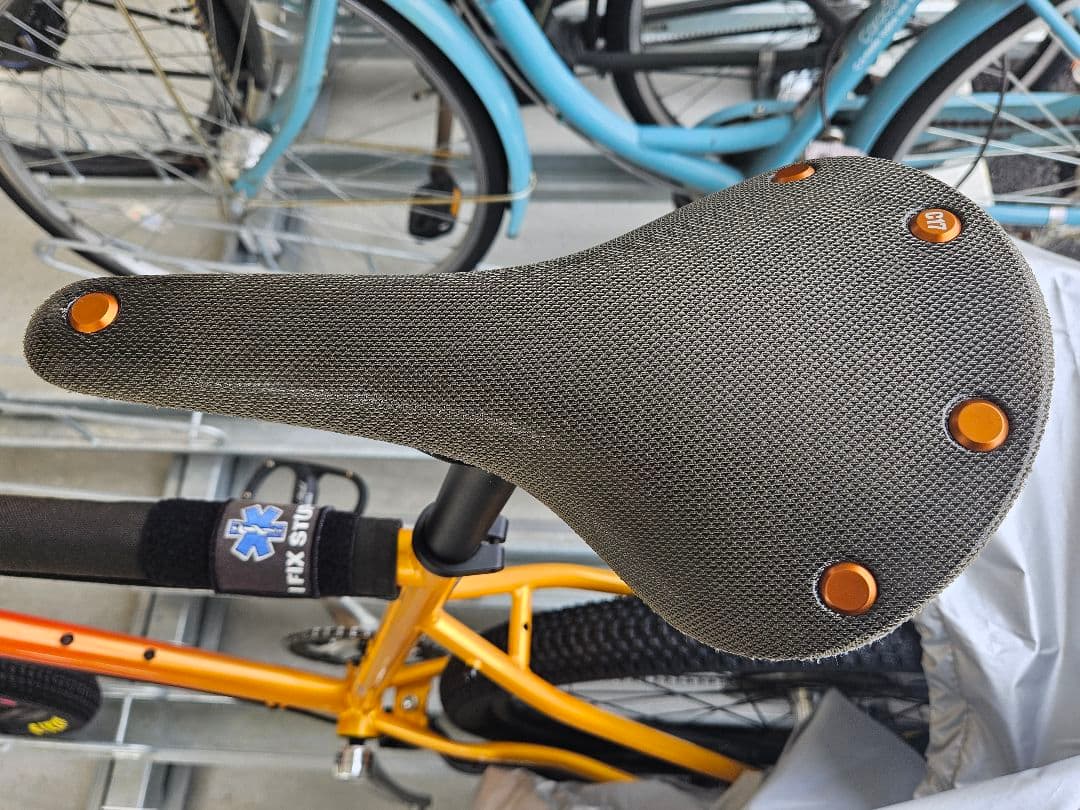 「わいじ」BROOKS　カンビウム ARIZONA
