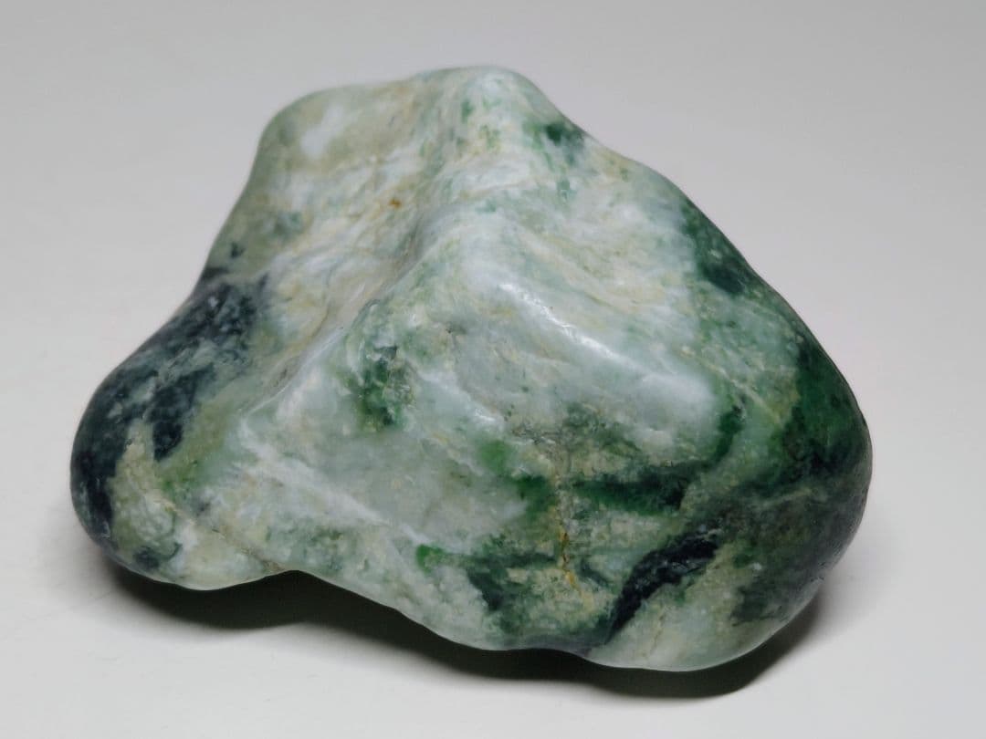 白緑 283g 翡翠 ヒスイ 原石 鑑賞石 自然石 誕生石 鉱物 鉱石 水石