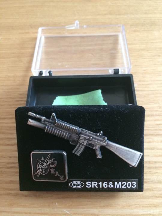 ➂SR16&M203 ナイツアーマメントカンパニー ピンバッチセット