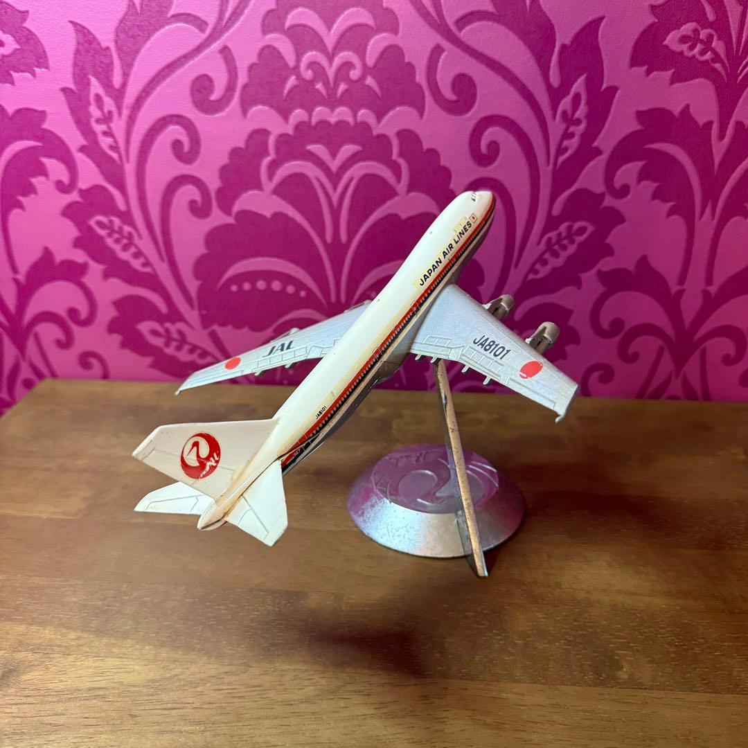 JA8101 JAL 日本航空　飛行機模型　メタル台座付　プルバックおまけ付き