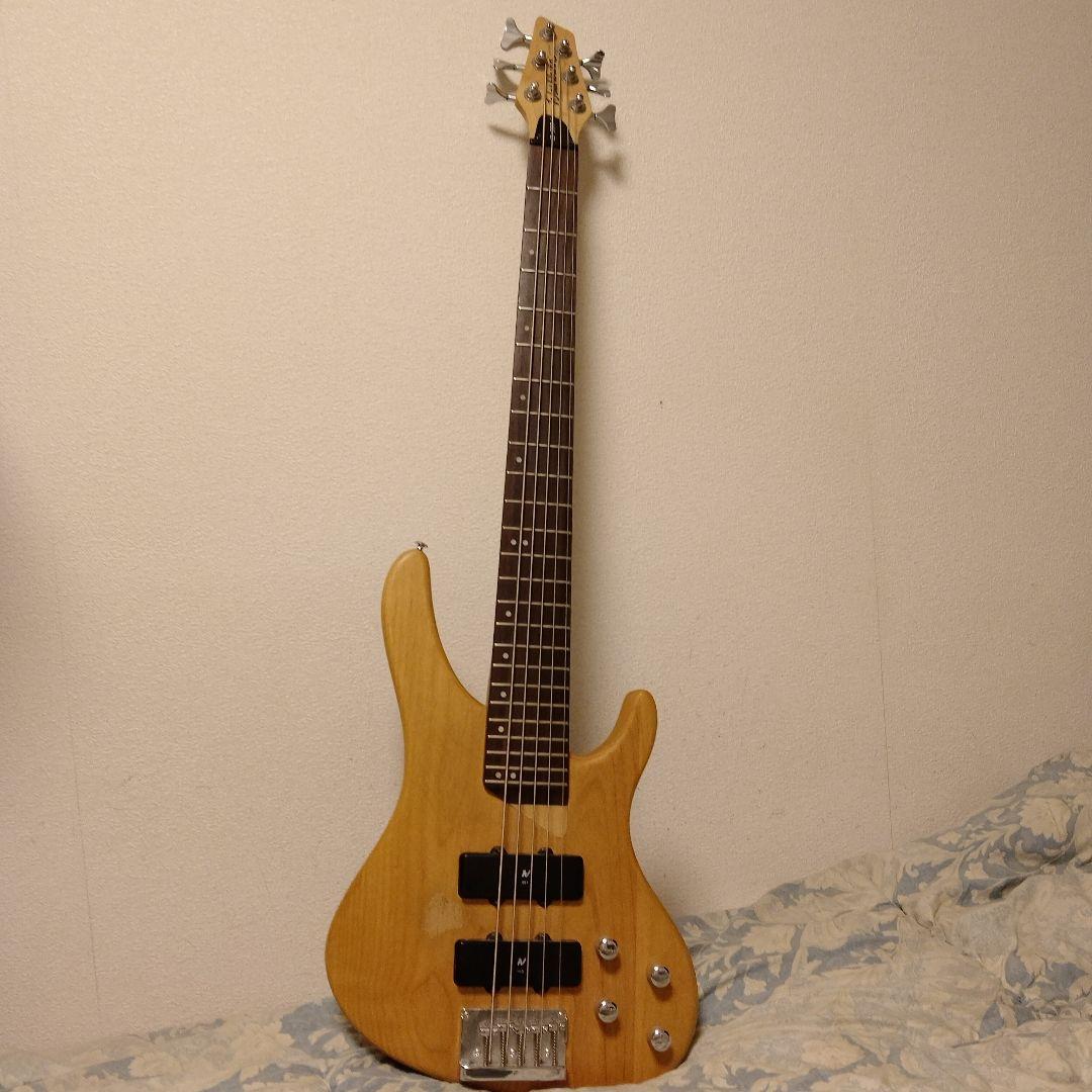 ベース em-keee