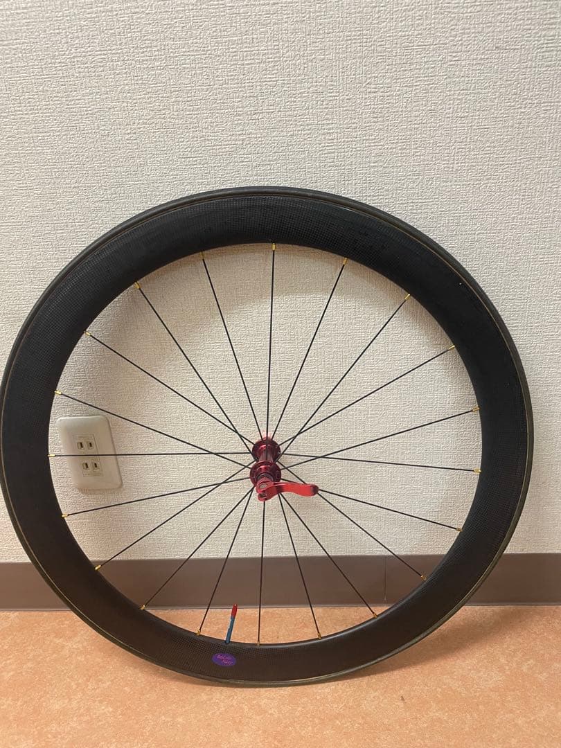 Adi guna 様クリンチャーホイール かボーン黒 赤ハブ